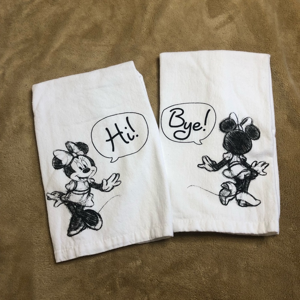 NWOT Minnie Mouse White Kitchen Towels